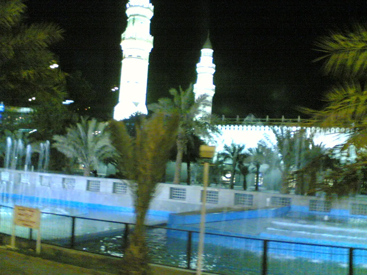 مسجدِ قبا، شب میں